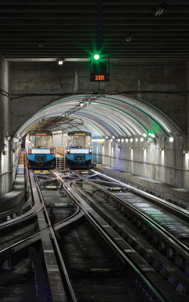 Deux trains de la Société de transport de Montréal