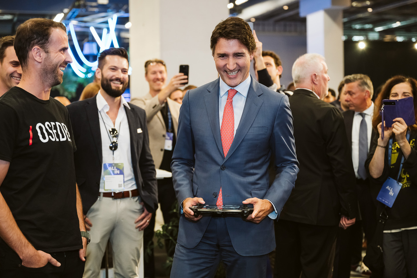 Justin Trudeau having fun controlling Spot